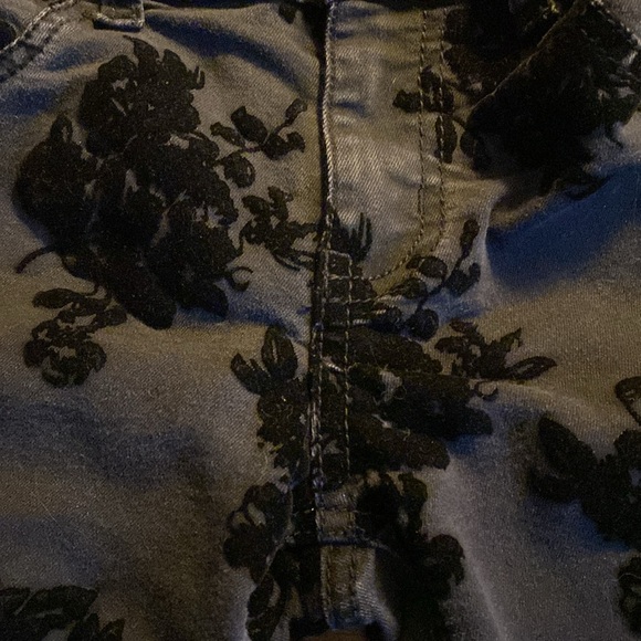 Girls black jeggings with black flowered flocking - Picture 9 of 13